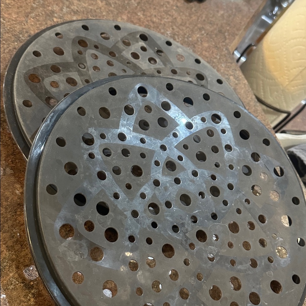 5/$25.00 Pampered chef Microwave Chip Maker set of 2